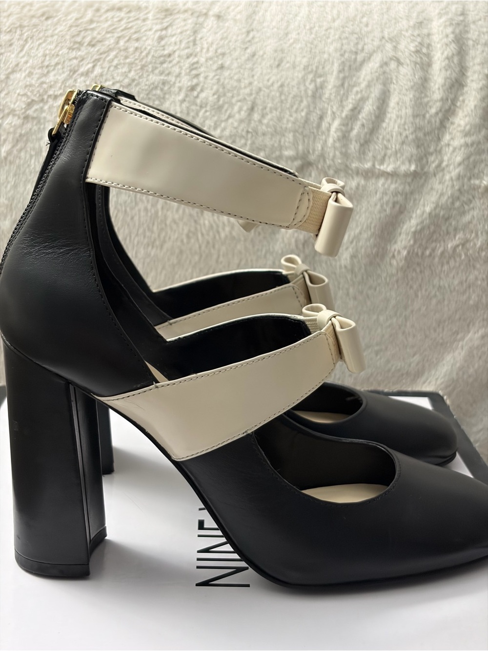 Vintage Nine West Black and Cream Bow-Strap Block Heel Pumps - Picture 2 of 9